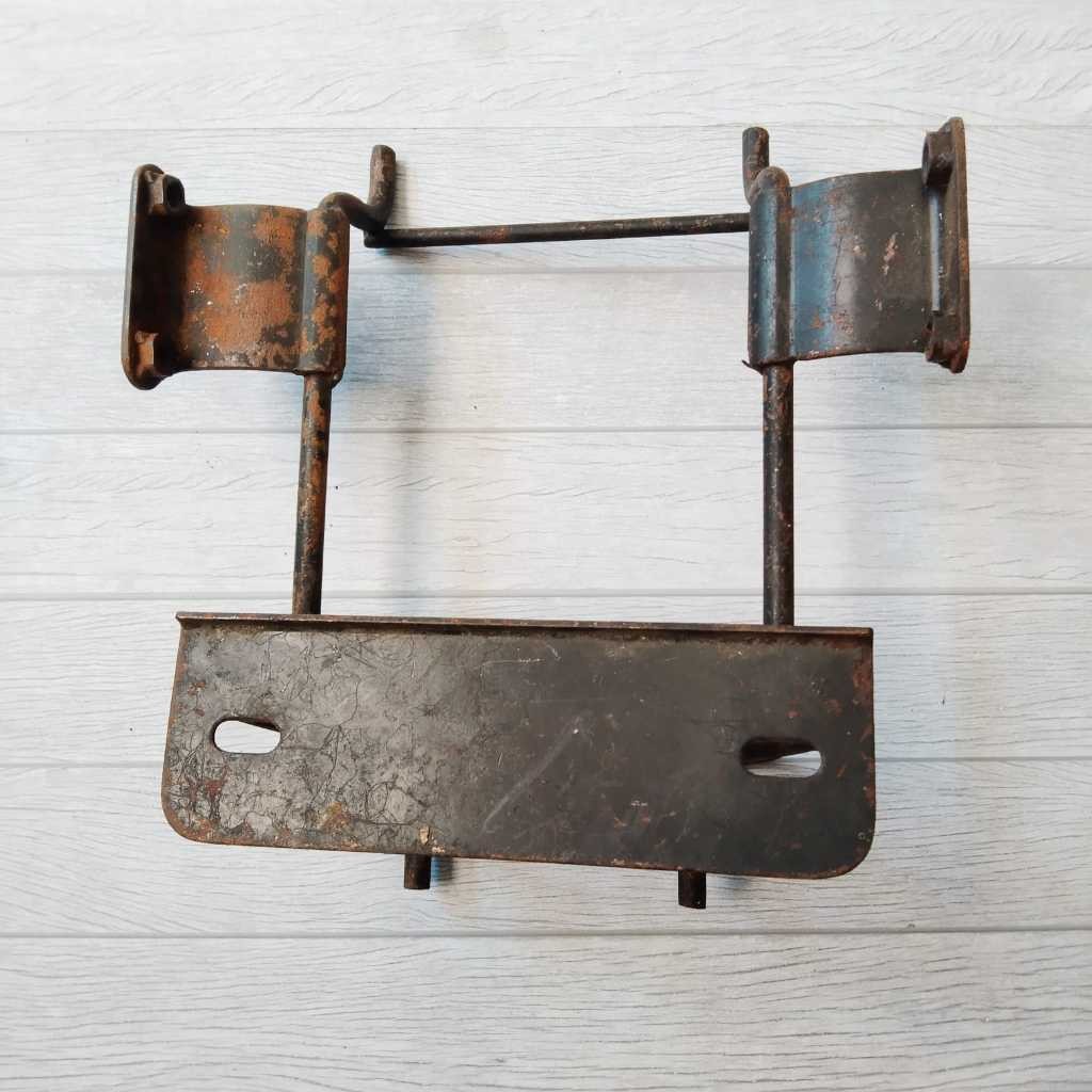 NOS/ BREKET LAMPU PANGKON LAMPU DEPAN HONDA TIGER 2000