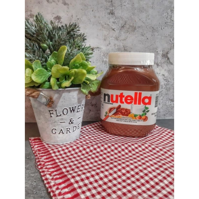 

Nutella 1kg Selai Coklat Hazelnut 1000gr Halal