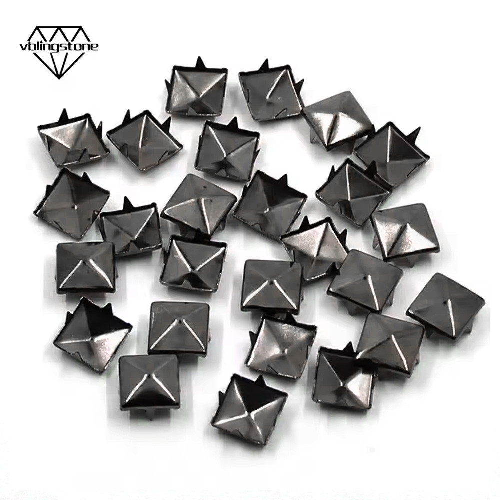 100Pcs Square Rivets Studs  Black Pyramid Studs Rivet Punk Rock Stud Shoes Clothing DIY Crafts Claw 