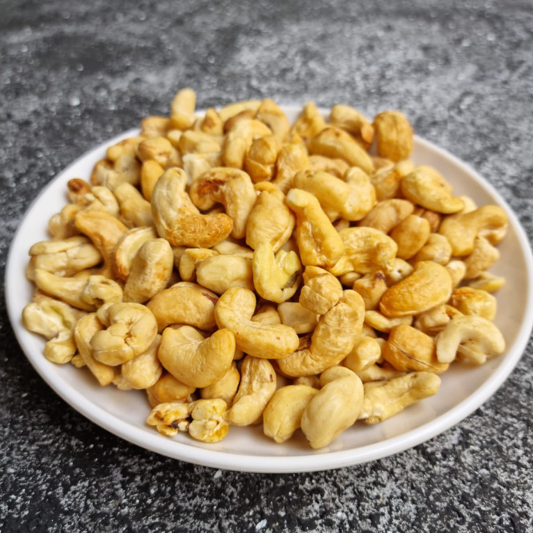 

Kacang Mede Mentah 1Kg Utuh Standar (LBW)