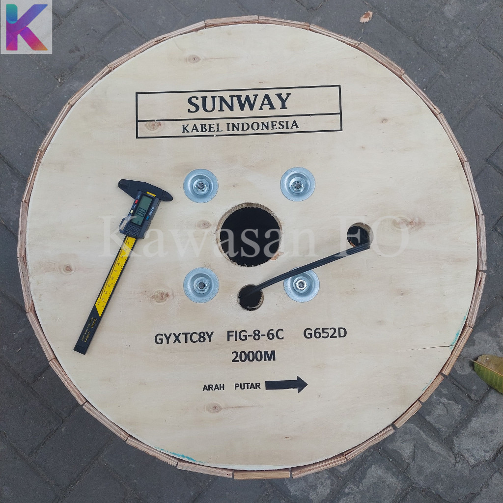 Kabel 6 Core Fig8 G652D SUNWAY / Kabe Udara Fiber Optik 6Core Figure8 Panjang 2KM