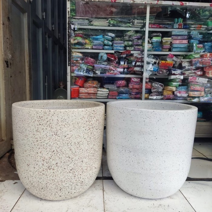 pot gerabah teraso jumbo, pot tanah liat besar, pot interior hotel