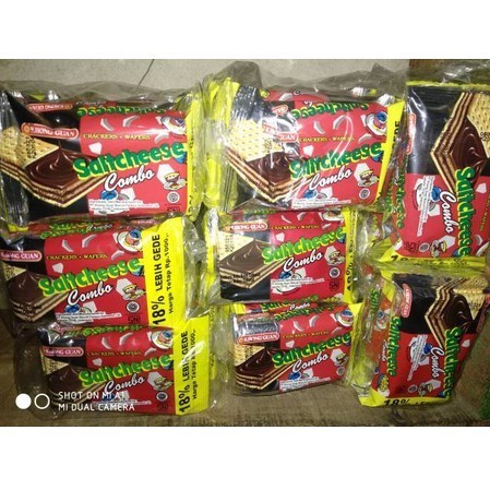 

Khong Guan Saltcheese Combo Renceng Biskuit + wafer coklat isi 10 pcs