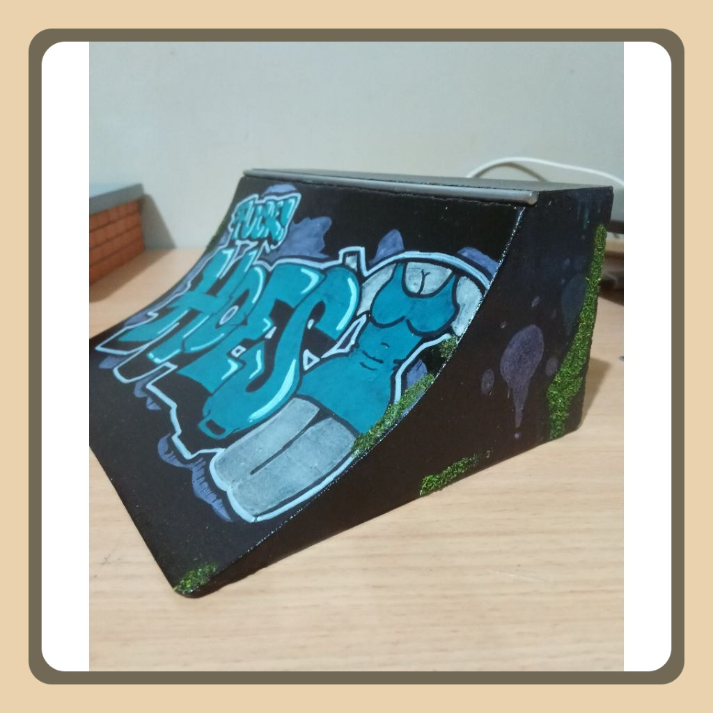 Fingerboard Obstacle Concrete quarter pipe