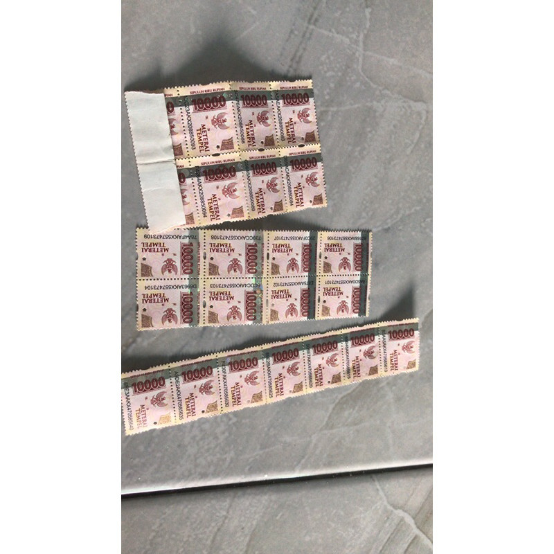 

materai/meterai 10000 rb, barang asli. tinggal di kasih air langsgung nempel.