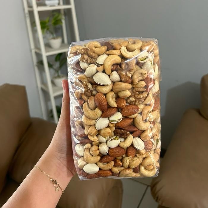 

TRAIL MIX KACANG METE, ALMOND, PISTACHIO DAN WALNUT - 1 KG