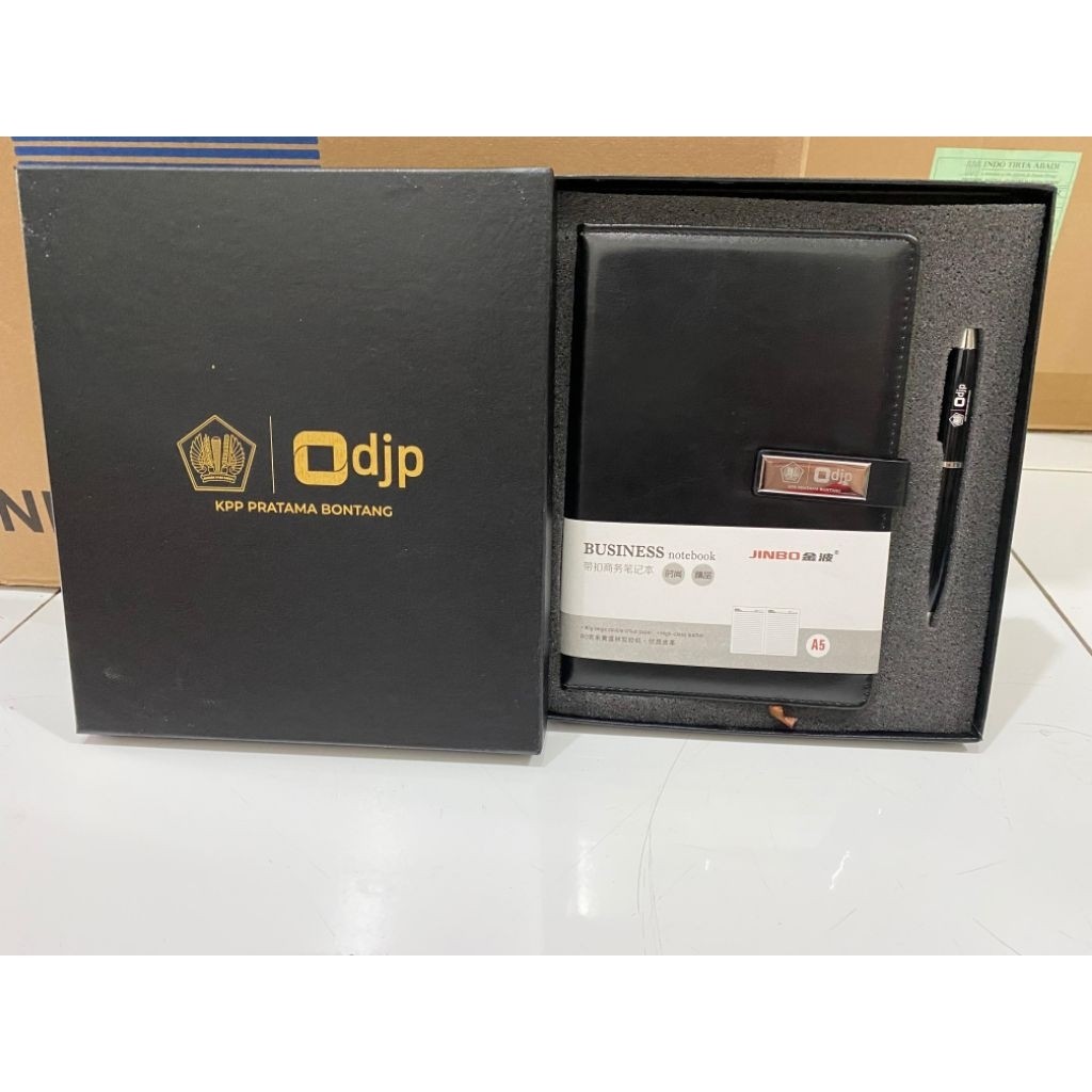 

Exclusive Gift | Gift Set 2IN1 | | Hampers Kantor | Souvenir Agenda Pulpen