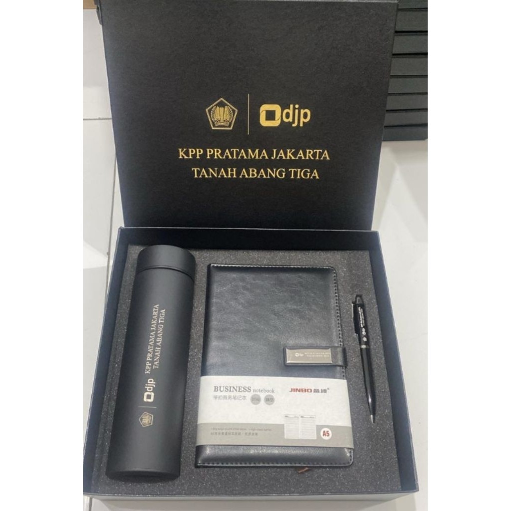 

Paket Hampers | Gift Set 3in1 | TUMBLER AGENDA PEN | FREE CUSTOM