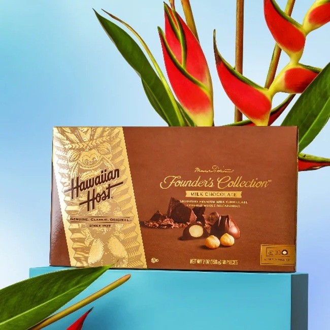 

Hawaiian Host Founder's Collection Premium Milk Chocolate with Whole Macadamia 165gram Gift Box asal USA Amerika