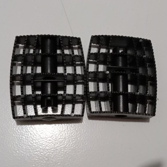 Pedal sepeda roda tiga bahan plastik