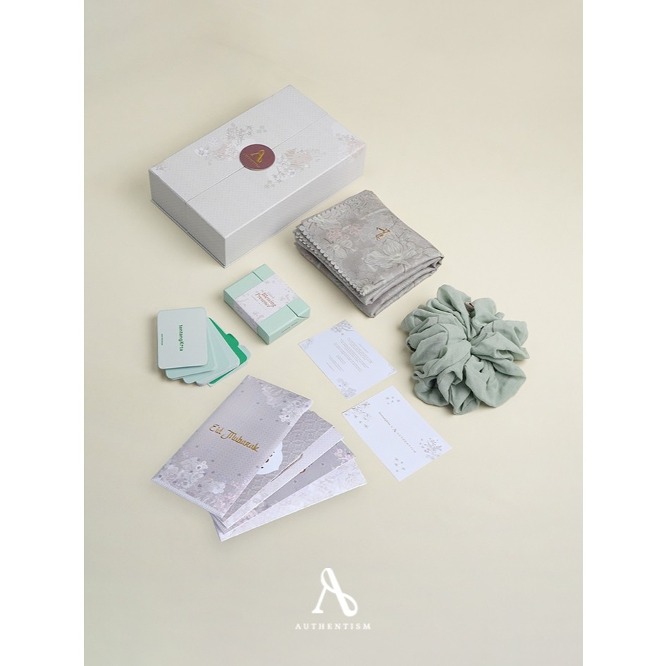 

NOORANI HAMPERS EXCLUSIVE HARDBOX FREE KARTU UCAPAN GREETING CARD SCRUNCHIE SCARF KERUDUNG