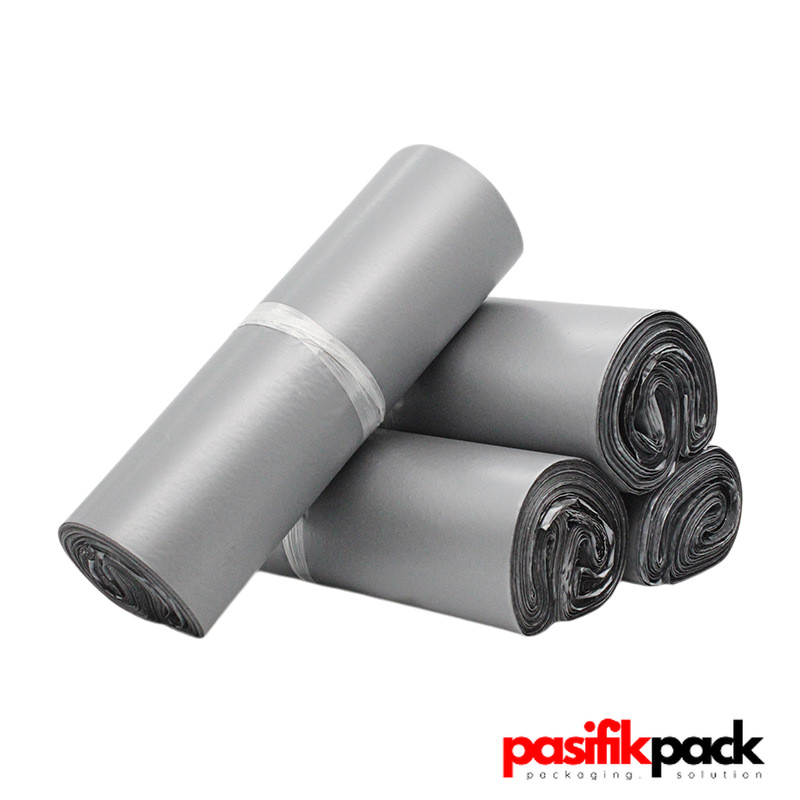 

Plastik polymailer warna silver premium berbagai ukuran per roll isi 100 lembar