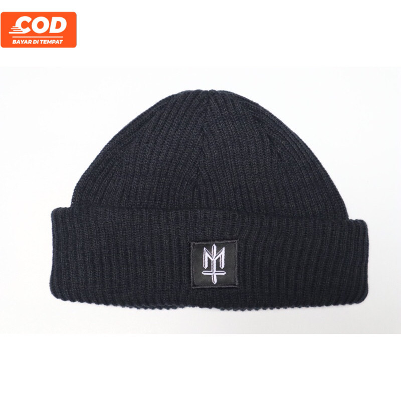 Maternal disaster beanie hat black logo.Beanie hat maternal hitam