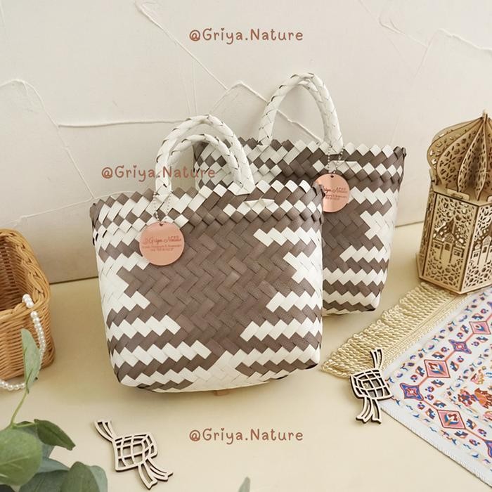 

Promo [COD] GRIYA NATURE | Tas Anyaman TWO TONE Size XS - XL | Tas Parcel Lebaran Idul Fitri | Tas Hampers Hari Raya Tas Souvenir Sovenir Suvenir Tas Bingkisan Hajatan Murah Tas Sembako Plastik Goodiebag Goodie Goody Bag Goodybag Parsel JUMBO BESAR Tas Be