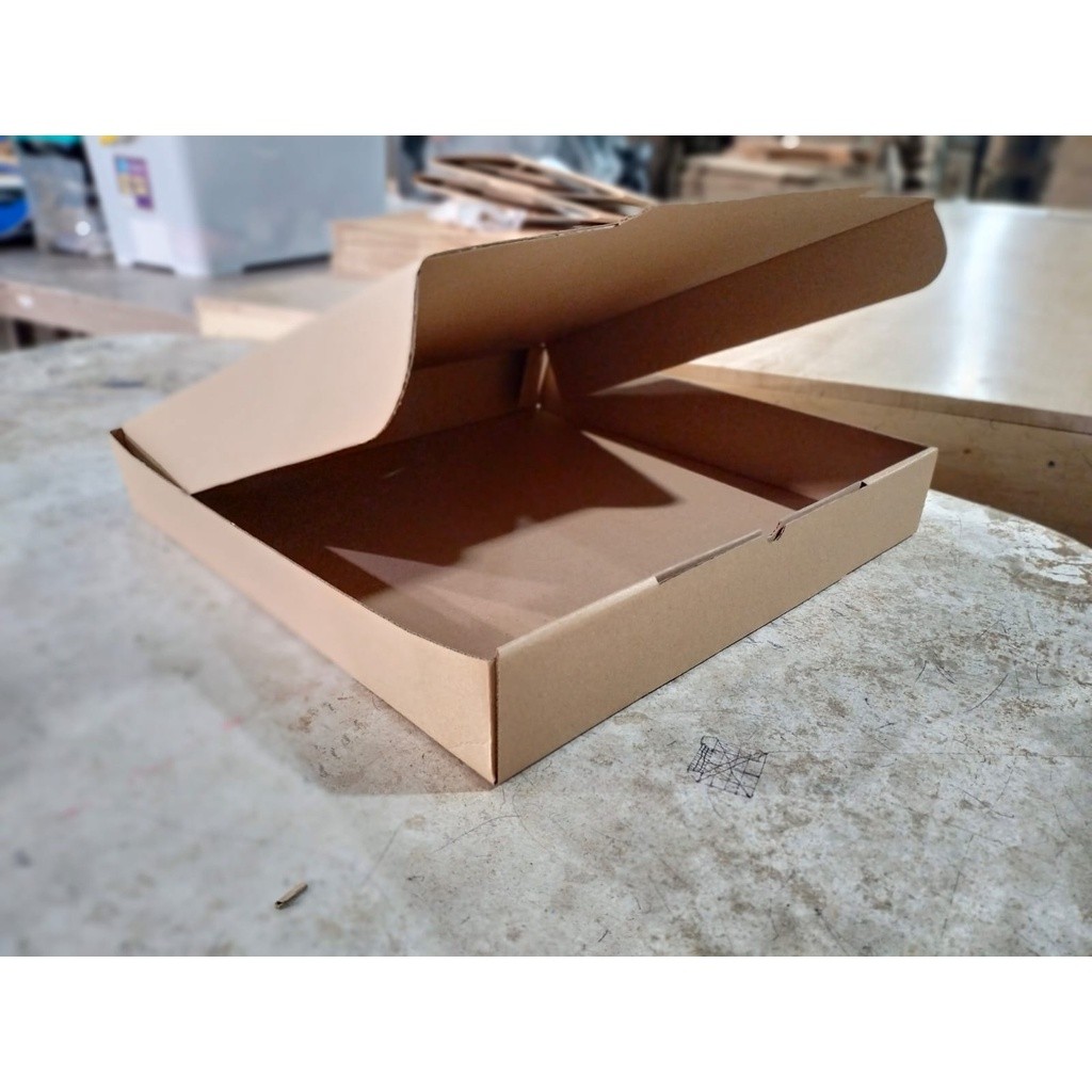 

Kardus karton uk.30 x 30 x15 cm - Die Cut - Kotak kue / cake / kue lapis / multifungsi / dll