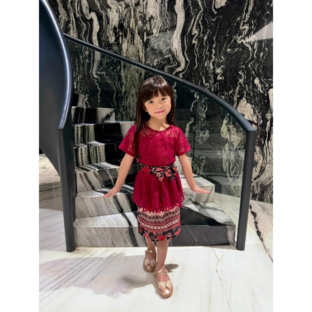 Setelan Kebaya Anak Rempel ZARA Brukat Corneli + Rok Batik Silk Prada