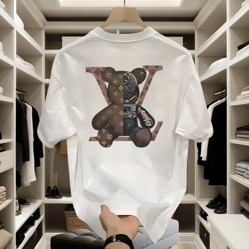 shop(COD)Kaos t-shirt baju kaos pria baju cowok kaos pasangan dengan pria yang mengenakan baju kaos 