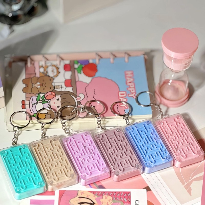 

Mini Calculator with Maze, Pocket Size 8 Digits Basic Calculator Portable Key Chain Calculator for Kid Student Gift F19E