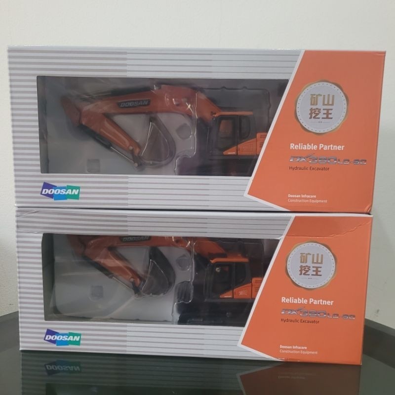 Diecast Miniatur Alat Berat Excavator Doosan DX380 diecast Alat berat