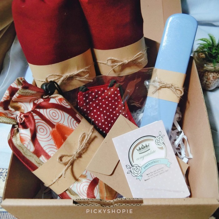 

DISKON HAMPERS MUKENA DEWASA DAN NEW NORMAL KIT KADO ULANG TAHUN PERNIKAHAN - Hitam