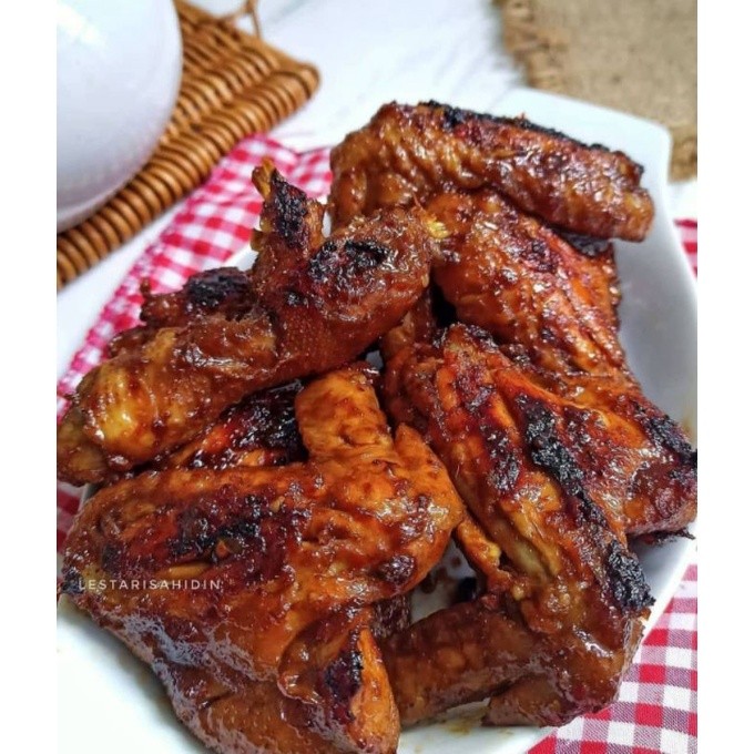 

MAKAN MASAKAN RUMAHAN "AYAM KECAP BUTTER PANGGGANG 1 EKOR (10 POTONG)" (PORSI FAMILY 2-3x MAKAN)