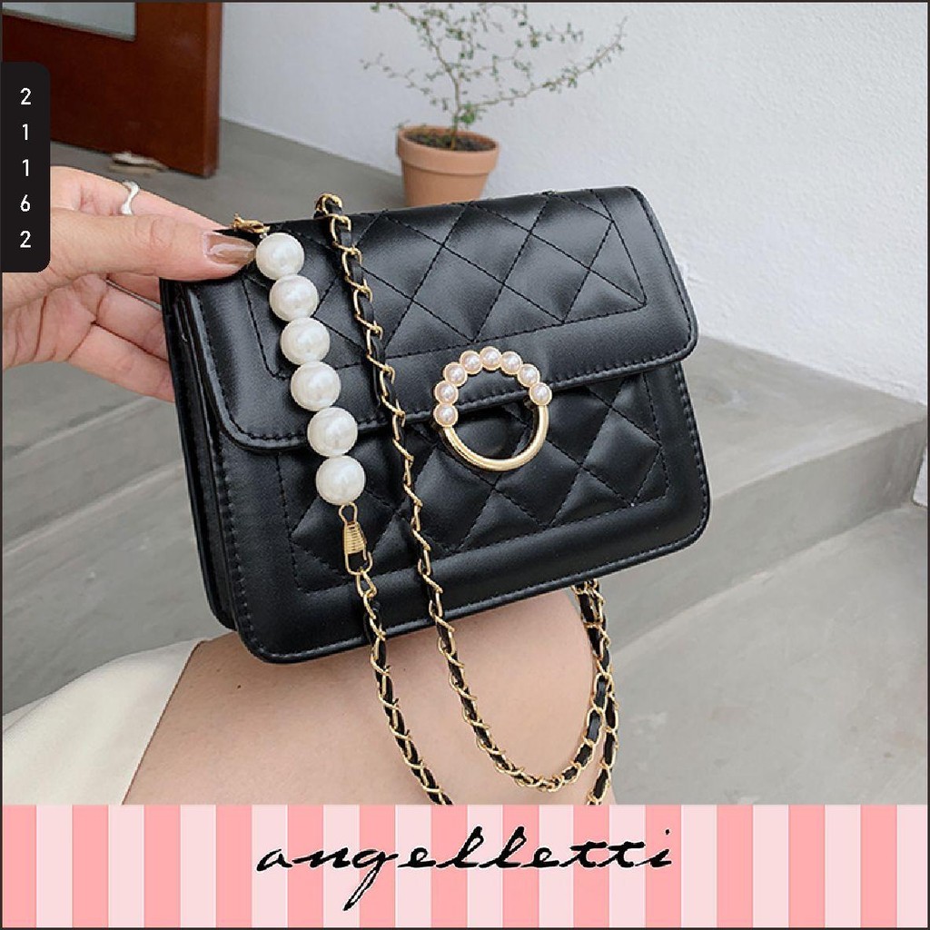 Chain Pearl Square Bag Size