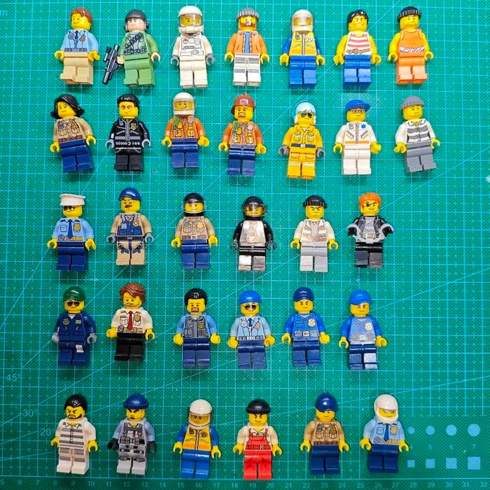 AKO,,, Mini Figure Lego City Policeman Cop Police Fire Fighter Male Female Prisoner Thug Bandit Orig