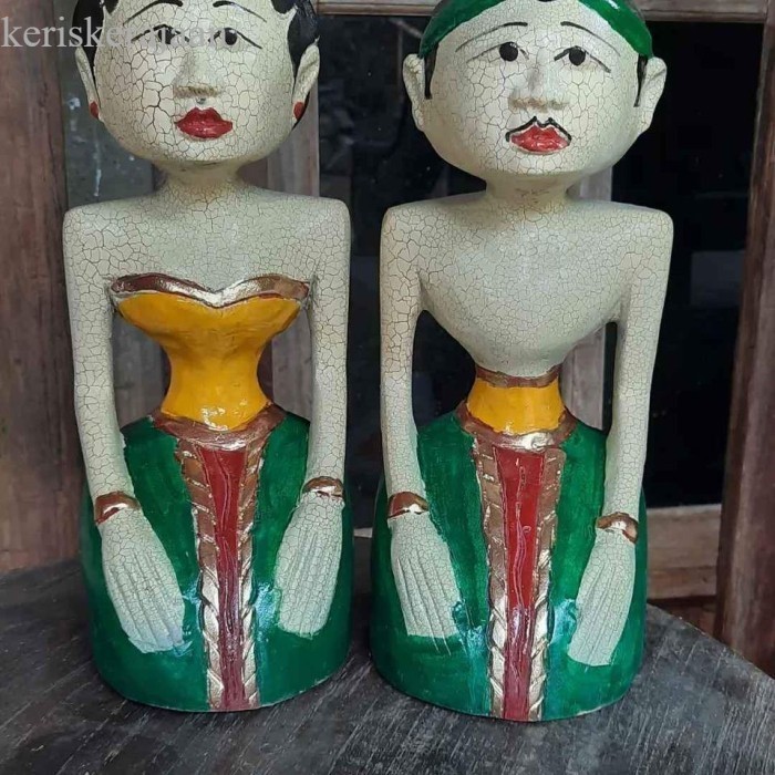 

patung roro blonyo termurah dari kayu jati finishing rapi bk Keris sengkelat majapahit mataram kartosuro kartasura BalineseJawa Javan antik