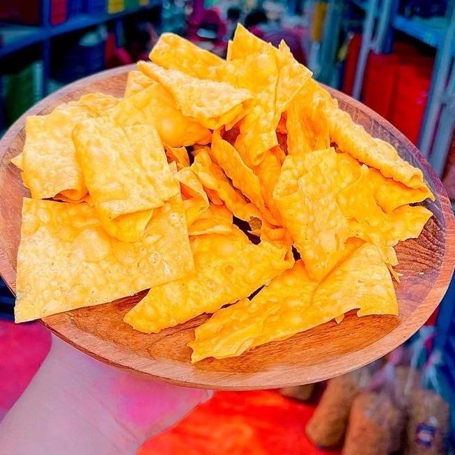 

Kulit Pangsit Goreng / Pangsit Goreng Pedas Daun Jeruk Kemasan Isi 1kg