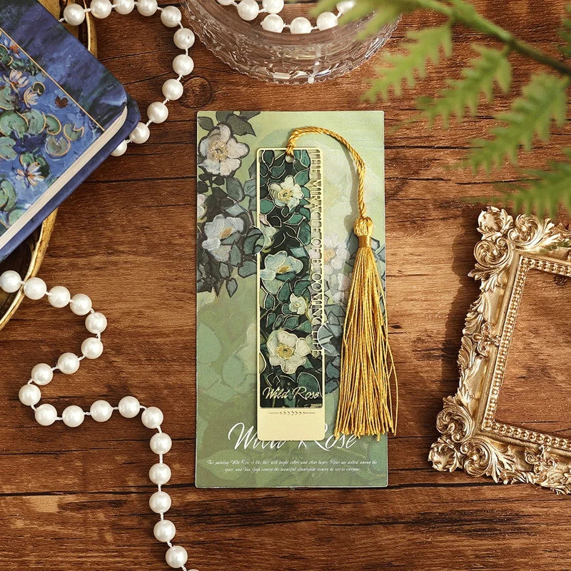 

1pc Hollow Literary Flower Metal Bookmark Exquisite Painting Sunflower Iris Rose Shape Gifts for Book Lovers Writers Readers