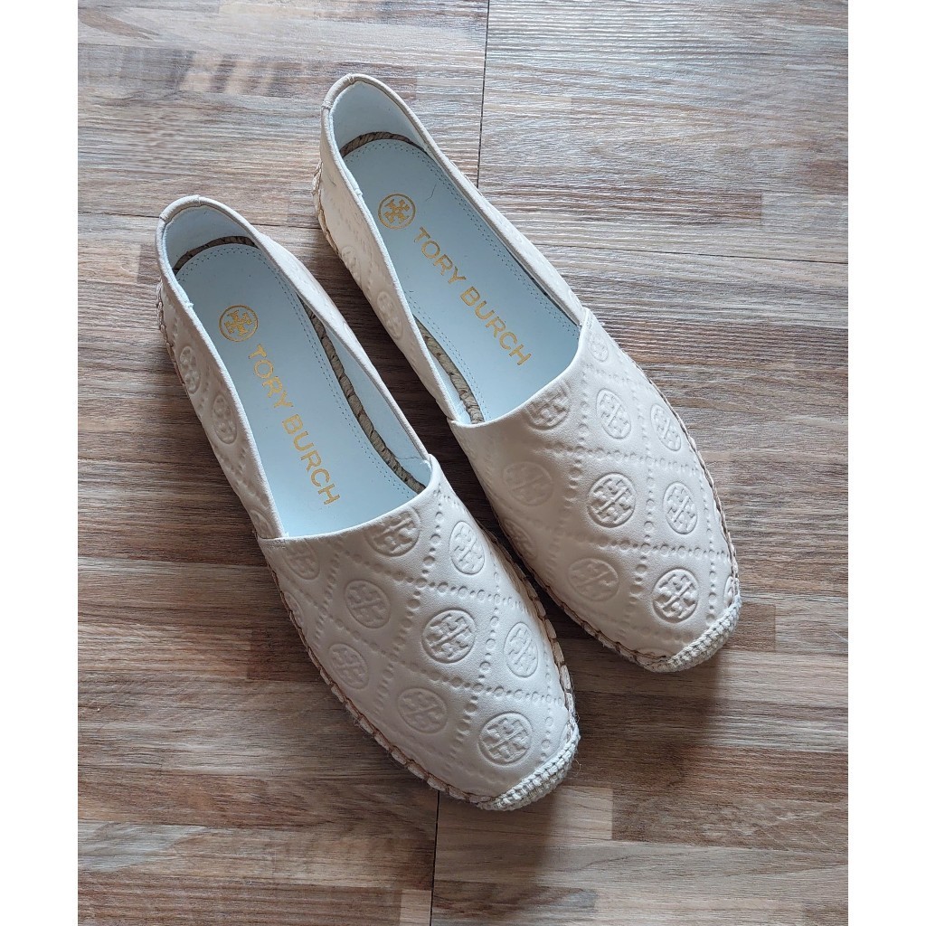 Sepatu wanita T MONOGRAM PLATFORM ESPADRILLE 79134 White Embossed