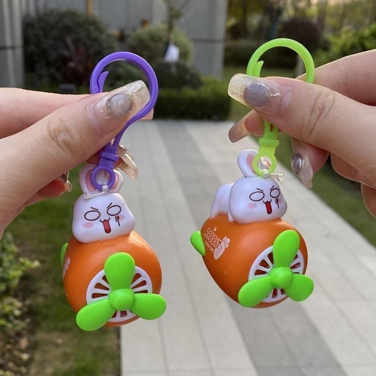 Mainan Hewan Peliharaan Lucu Terbang Berputar Gantungan Kunci Harimau Panda Kelinci Putih Lobak Keli