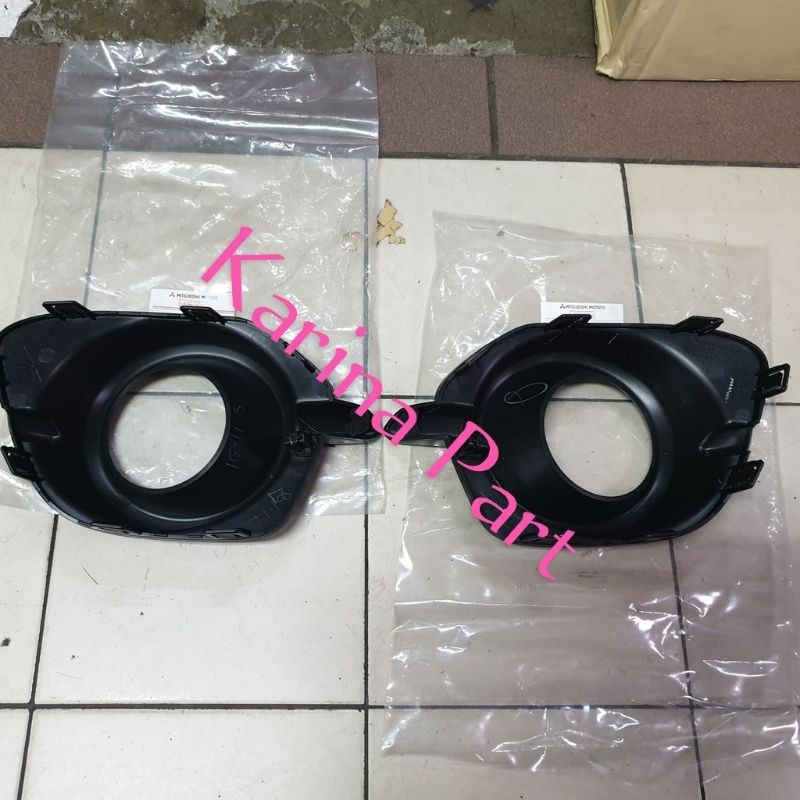Cover Foglamp hitam  Pajero sport Original Mitsubishi 8321A597 8321A598