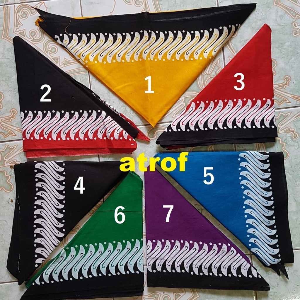 Iket Kepala Segitiga Banyuwangi / Udeng Segitiga Banyuwangi Udeng segitiga Banyuwangi Banyak Motif /