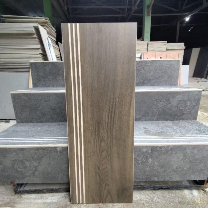 GRANIT PIJAKAN TANGGA MOTIF KAYU 30X80 LIST PLINT CUSTOM UKURAN List plint keramik granit lantai cus