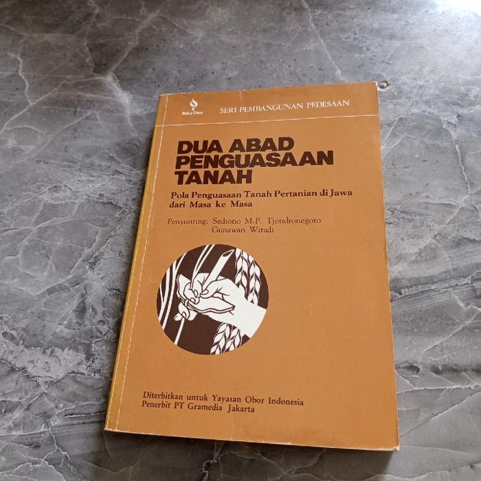 DUA ABAD PENGUASAAN TANAH Pola Penguasaan Tanah Pertanian di Jawa dari Masa ke Masa Penyunting: Sedi