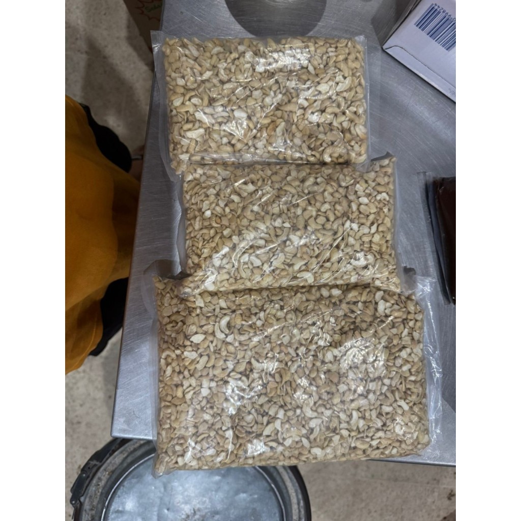 

Cashew Nut / Chopped Cashew / Mente Cacah / Mente Cincang - REPACK