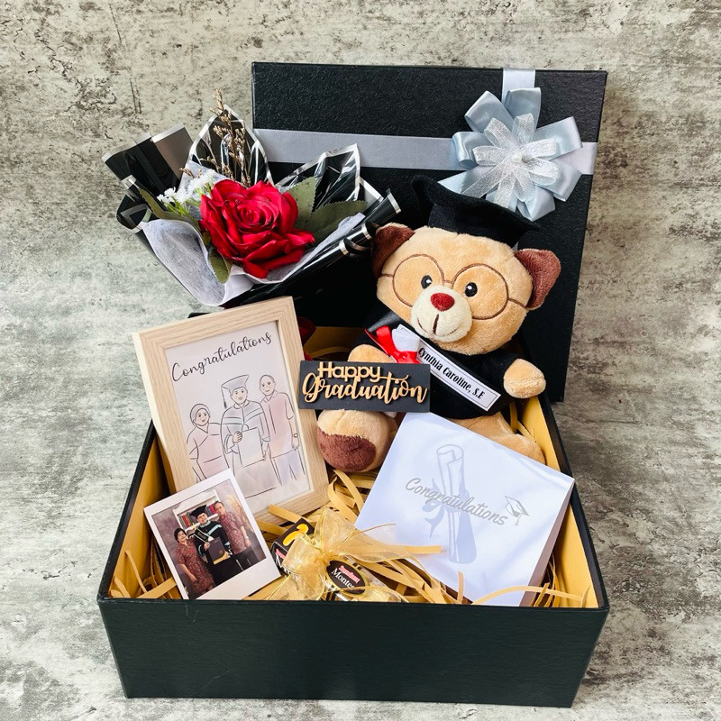 

Kado Wisuda Hampers Wisuda Graduation Gift Buket Bunga Wisuda