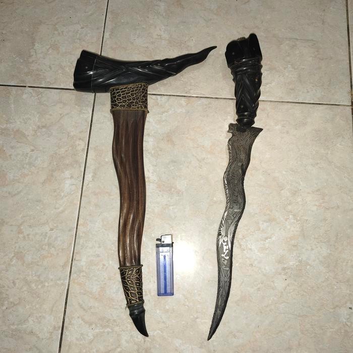barang antik warisan antik langka unik keris atau lainnya gagang tnduk warangka kayu dan tanduk past