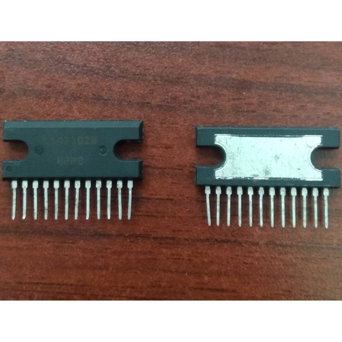IC LA42102N