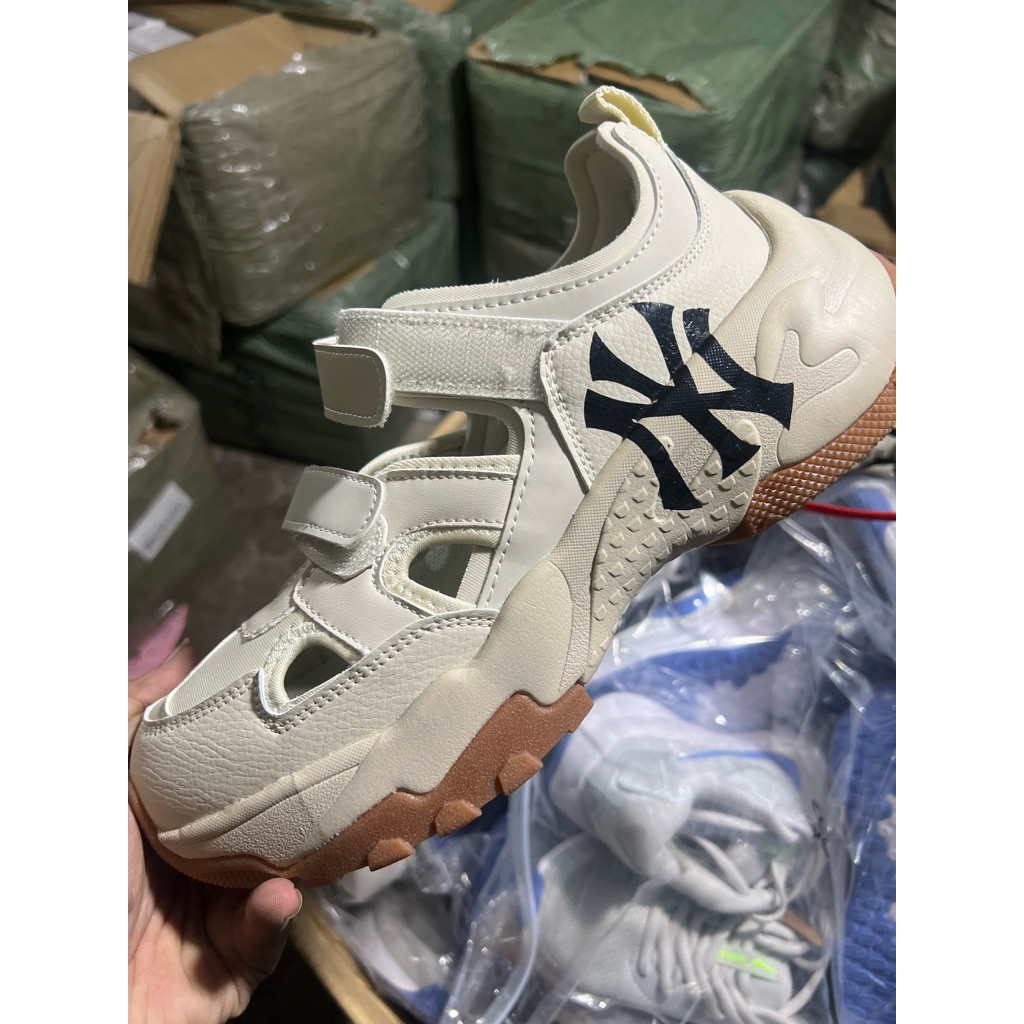 Sepatu Sandal Pria Dan Wanita