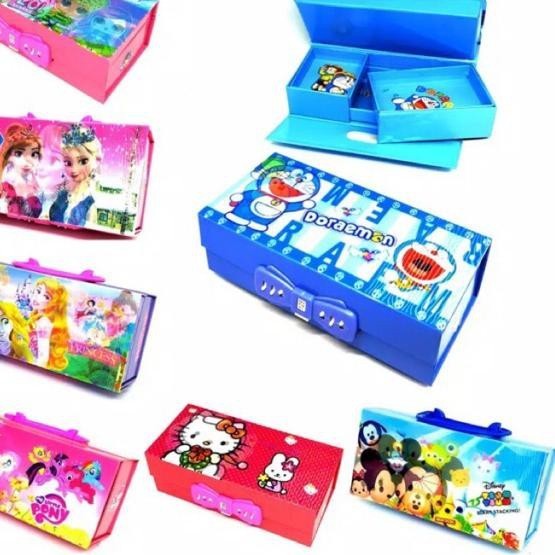 

KOTAK PENSIL KODE 3 DIMENSI KARAKTER DIBUKA MENGGUNAKAN KODE / PIN 3 SUSUN