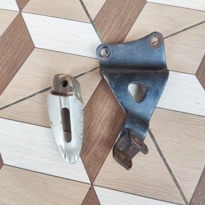 dudukan footstep foot step bustep belakang kiri mio smile sporty ori