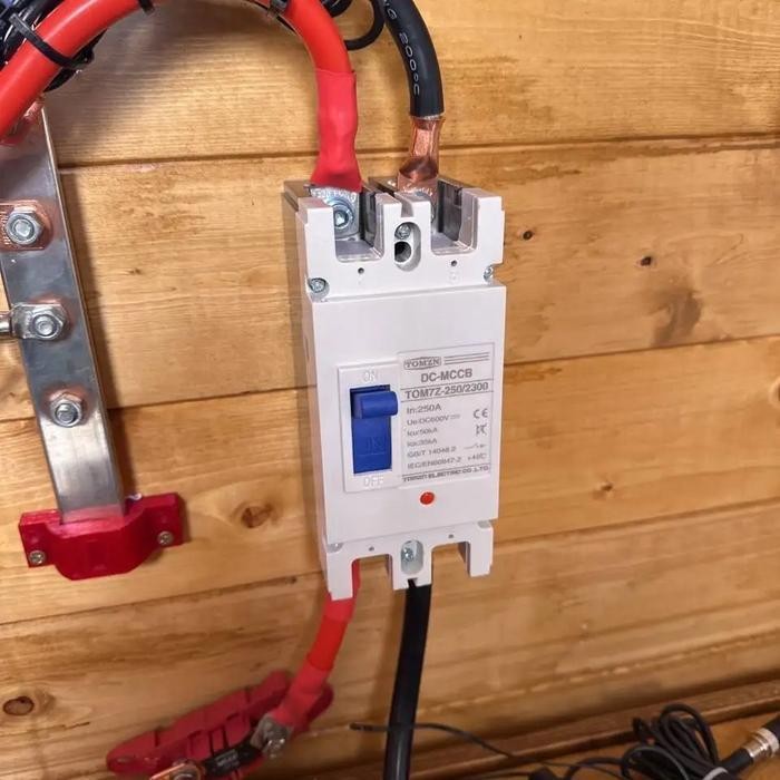 MCCB 2P DC 600V DC Perlindungan Kelebihan Beban Pemutus Sirkuit PV - 100A