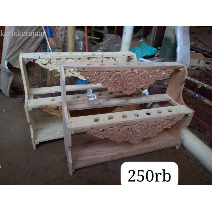 

jagrak keris isi 20 bisa juga untuk tombak ukir bunga termurah darikayu jati bk Keris sengkelat majapahit mataram kartosuro kartasura Surakarta Yogyakarta nagasasra sabuk inten keris kriss nogososro antik