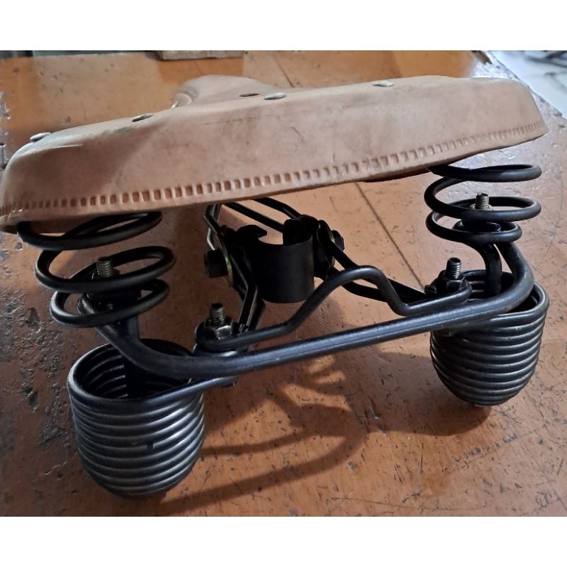 EQ18GA SADEL GELUNG SEPEDA ONTEL