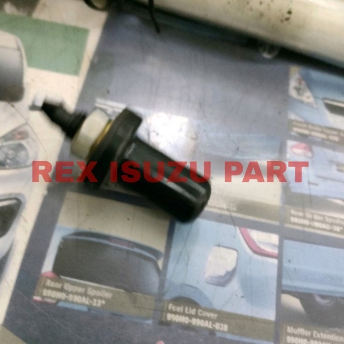 Nozzle nosel wiper belakang Isuzu panther lama kotak import