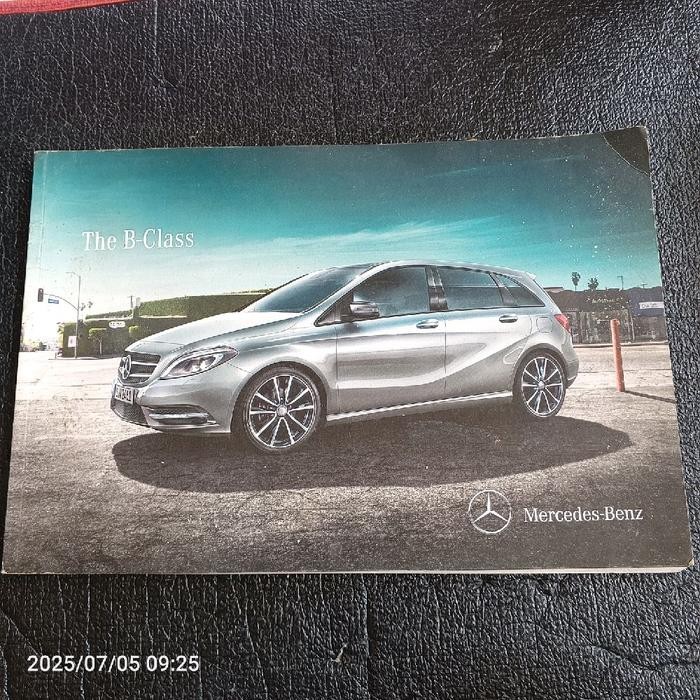 buku mercedes benz the b class 77 halaman