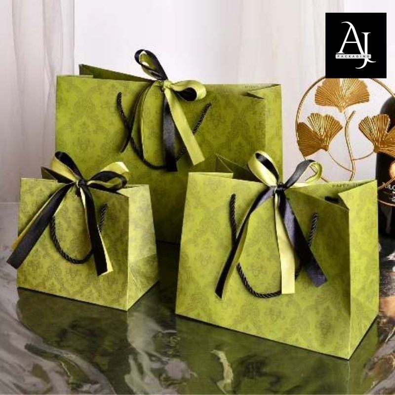 

Satuan- Paper Bag Idul Fitri Lebaran Ramadhan/ Paper Bag Hijau / Paper Bag motif Gucci