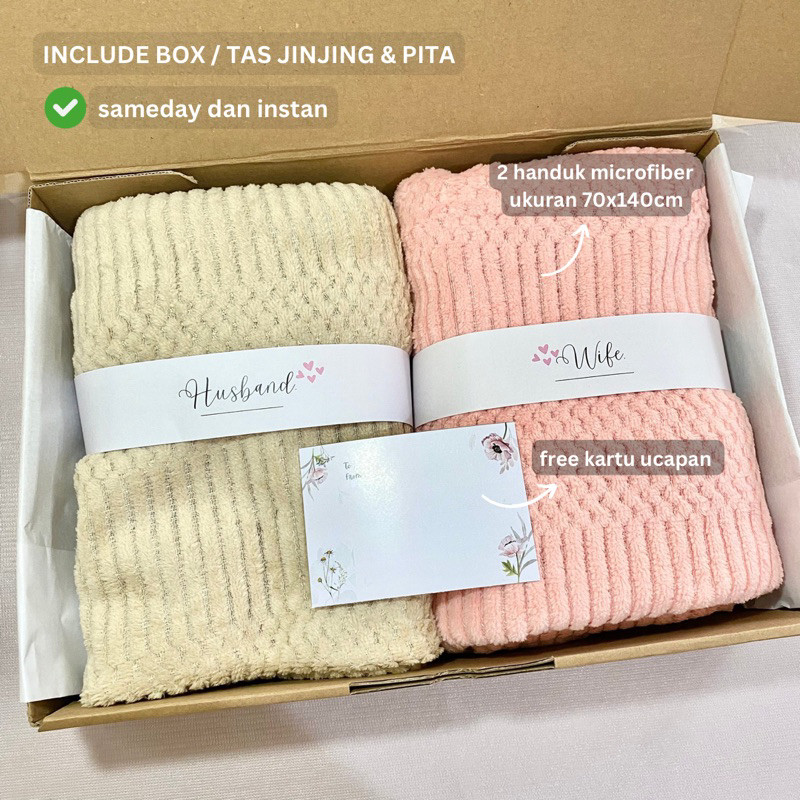 

Hampers Handuk Pasangan Couple Microfiber 70x140cm / Hampers Wedding Pernikahan / Gift Set Box / Paket Kado Hampers Souvenir / Kado Ulang Tahun Birthday / Kado Anniversary / Seserahan Hantaran Pernikahan